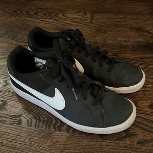 Nike Women’s Court Royale 8.5